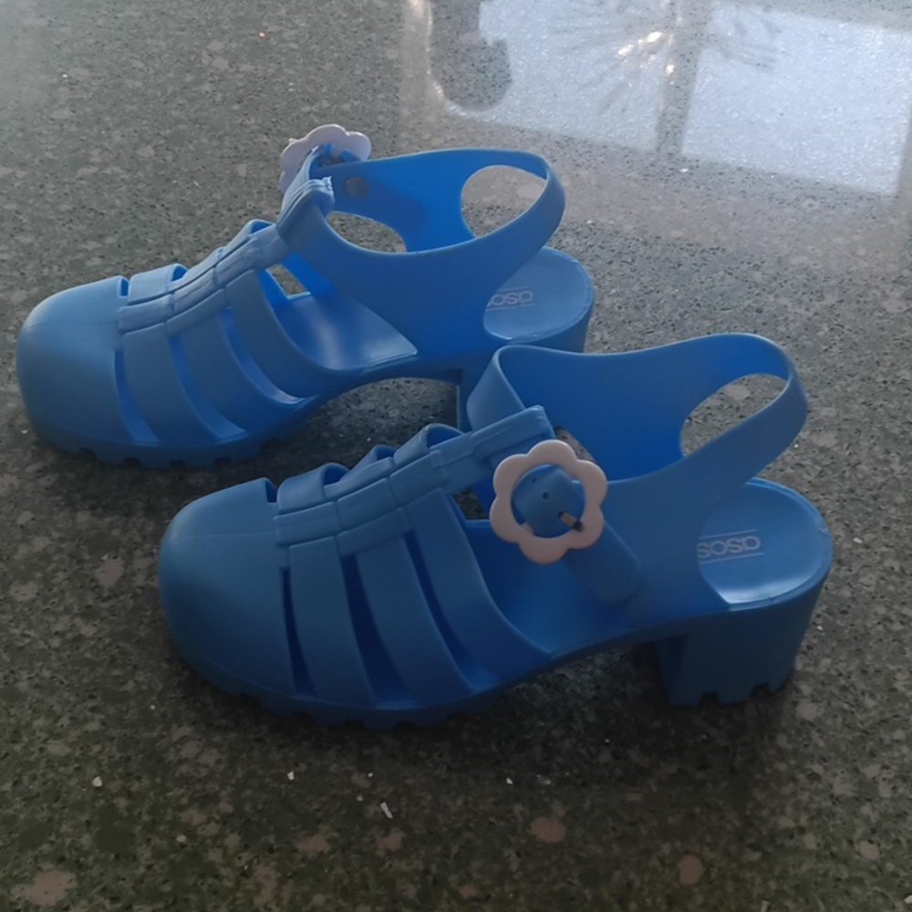 Shoes - Picture 2 of 8